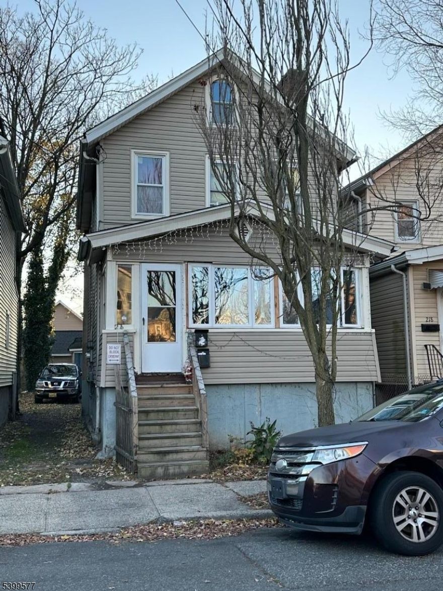 Newly renovated 2 bedroom 1 bathroom open space living room and Kitchen front and rear entrances, close to Transportation, shopping, parks and schools