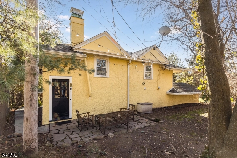 Carriage House - Residential Lease