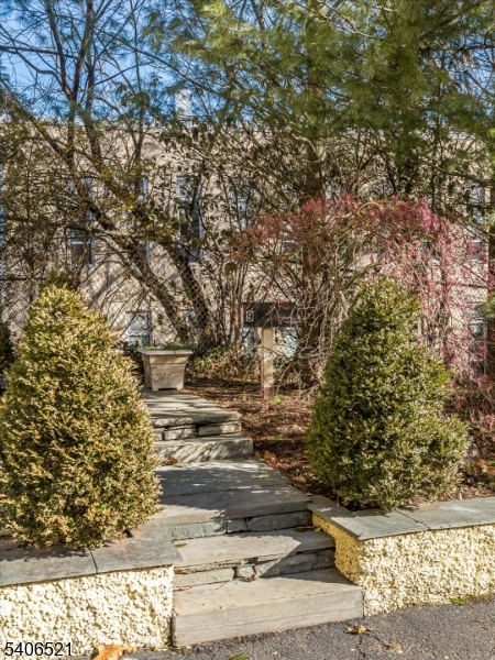 Carriage House - Residential Lease