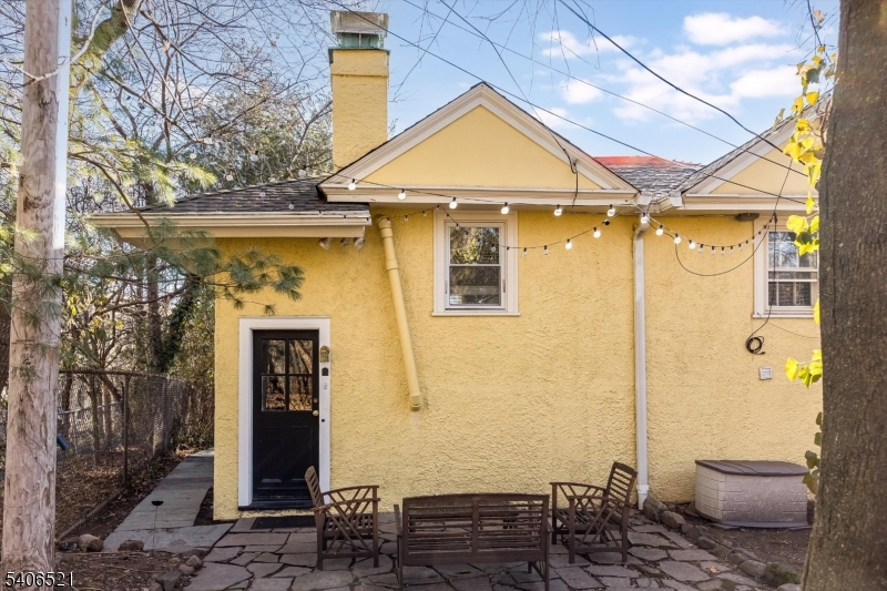 Carriage House - Residential Lease