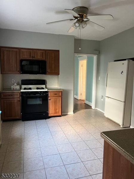 BEAUTIFUL 3 BEDROOMS APARTMENT, VACANT AND READY TO MOVE IN. THIS APARTMENT IS IN A CITY SITUATED ON THE JERSEY SHORE, NEAR MAJOR HIGHWAYS AND NOT FAR FROM STATEN ISLAND.