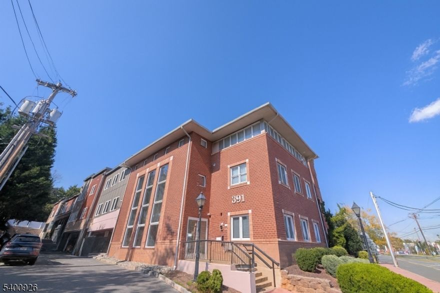 1 Bedroom available , located in a luxury building downtown Berkeley Heights! Building has a attached parking garage, two elevators in building, secured access and rooftop deck!The apartment has a open floor plan, high ceilings, great natural light and laundry in unit!