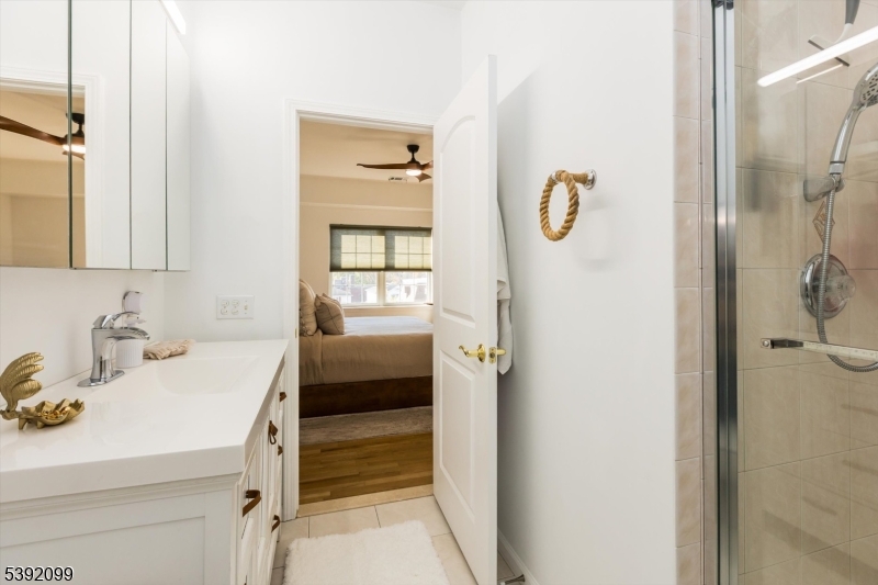 De Stefano Manor - Residential