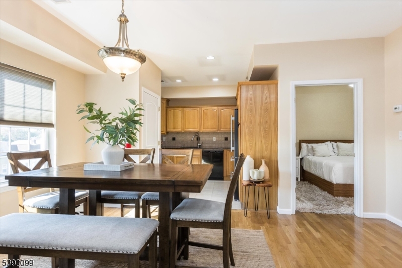 De Stefano Manor - Residential