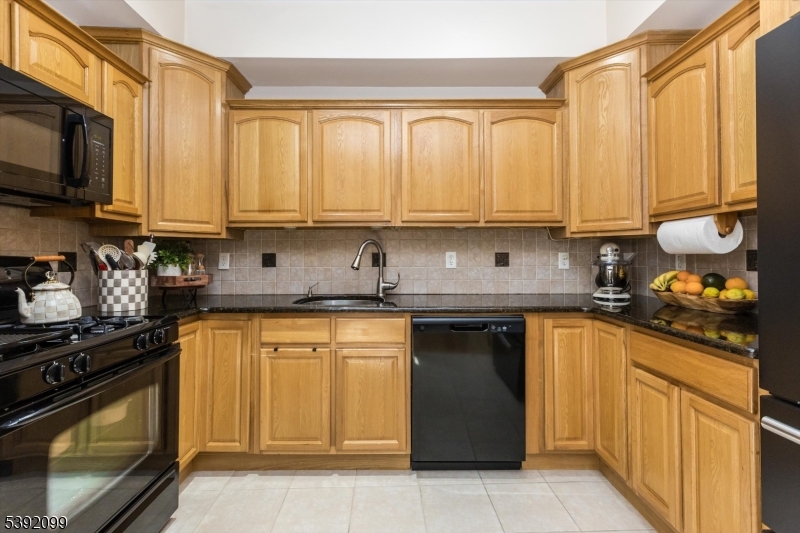 De Stefano Manor - Residential