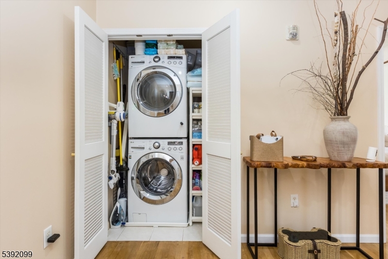 De Stefano Manor - Residential