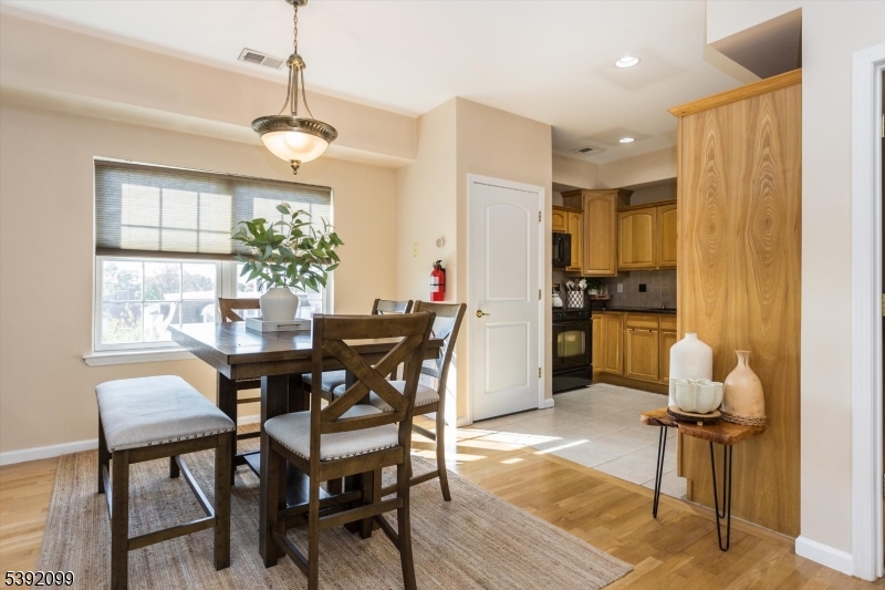 De Stefano Manor - Residential