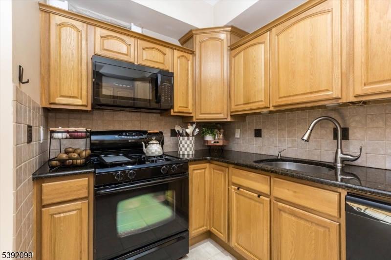 De Stefano Manor - Residential