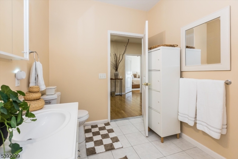 De Stefano Manor - Residential