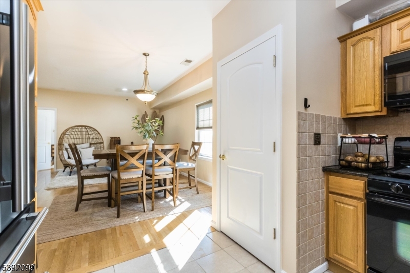 De Stefano Manor - Residential