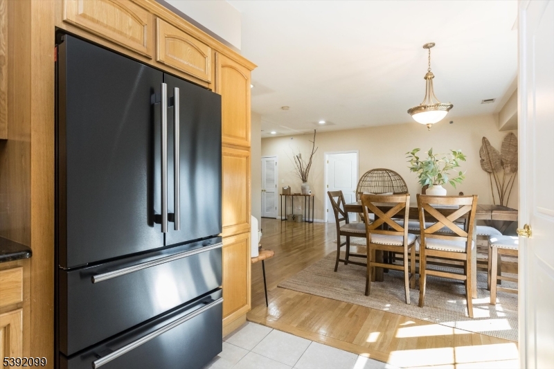 De Stefano Manor - Residential