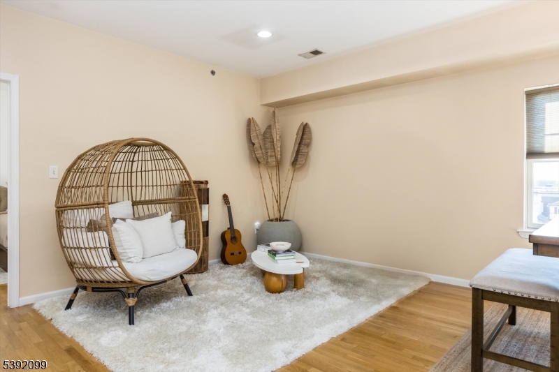 De Stefano Manor - Residential