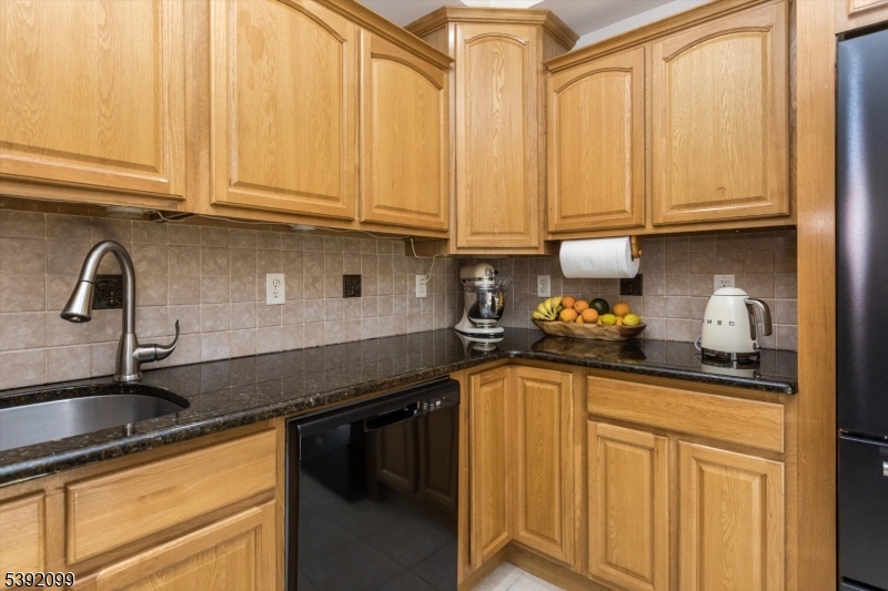 De Stefano Manor - Residential