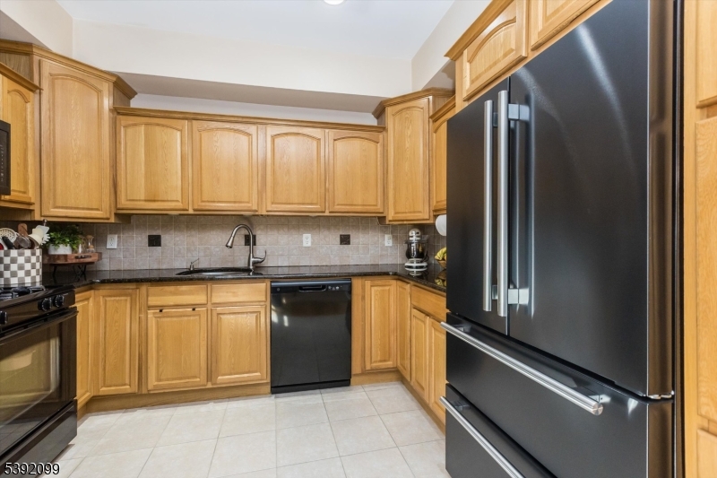 De Stefano Manor - Residential