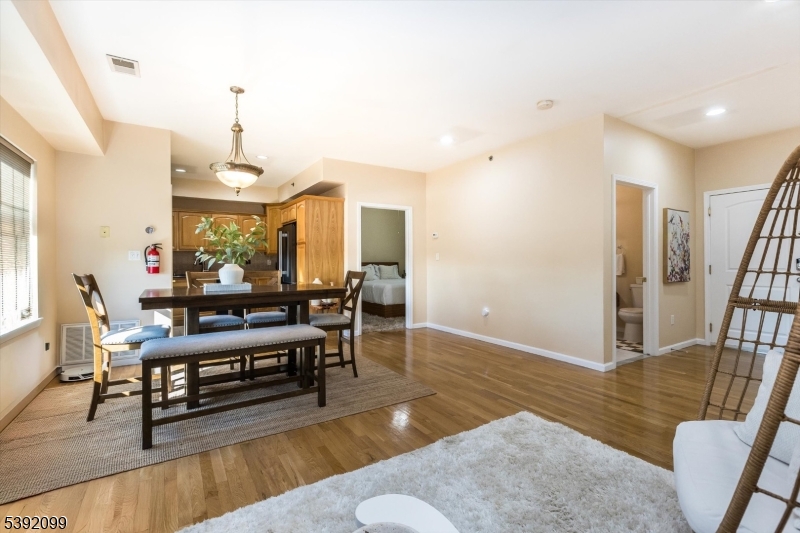 De Stefano Manor - Residential