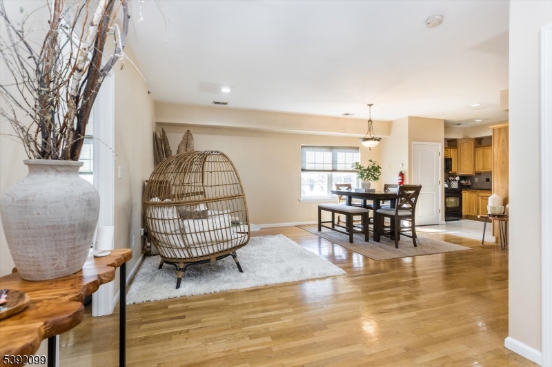 De Stefano Manor - Residential