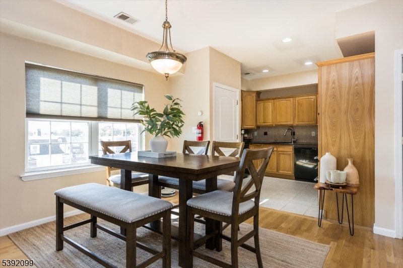 De Stefano Manor - Residential