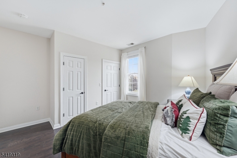 Four Seasons at Bridgewater - Residential