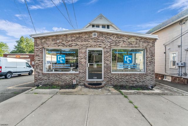 114 E Main St