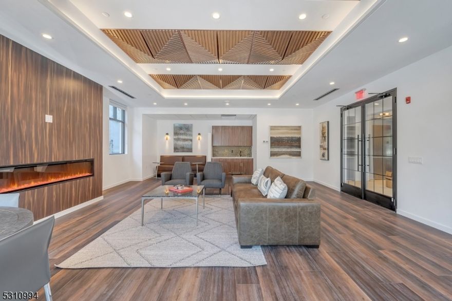 NOW OFFERiNG 1 MONTH FREE ON 13 MONTH LEASE AND A $500 SECURITY DEPOSIT!! Welcome to Schuyler Lofts! Schuyler Lofts in Morristown, New Jersey is a residential complex featuring exquisite amenities. The building Boasts 26 luxurious 1- and 2-bedroom units, each fitted with high-end appliances, providing tenants with modern-day living comfort. The wellness center of the complex offers a state-of-the-art sauna, allowing residents to unwind after a long day. The facility also has a co-working space, making it ideal for those who work from home. Schuyler Lofts offers parking and storage units, providing convenience to tenants. Located within walking distance of the Morristown Train Station, Morristown Green and the bustling downtown, Schuyler Lofts offers convenient access to the best Morristown has to offer. Schuyler Lofts in Morristown, New Jersey is undoubtedly a top choice for those seeking a premium living space in a top location.