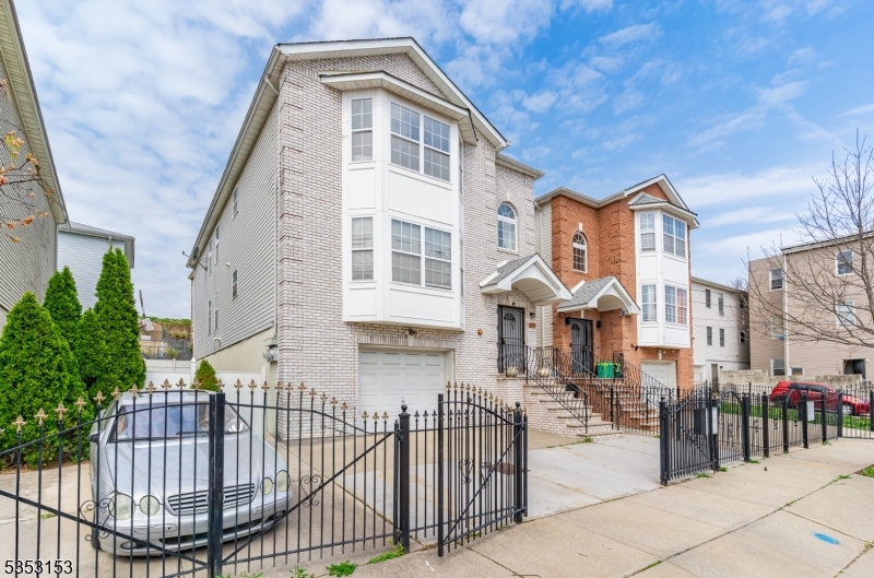 11-13 Vine St