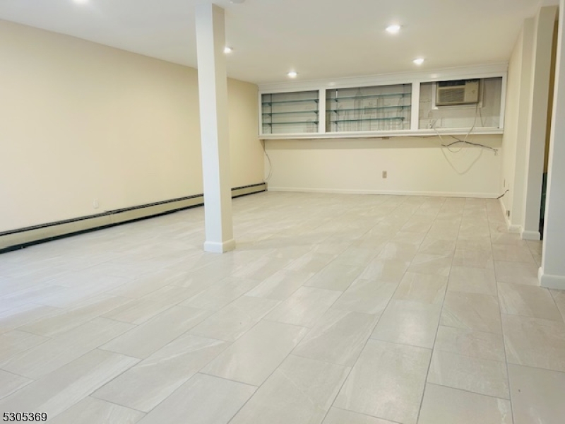 Photo 1 of 8 — 101 N Beverwyck Rd, Parsippany-Troy Hills Twp., NJ 07034