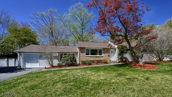 227 EMILY DR, PARK RIDGE, NJ 07656 - Image 4a558b077cab042221d60dfd6a6b8f39/1257308602