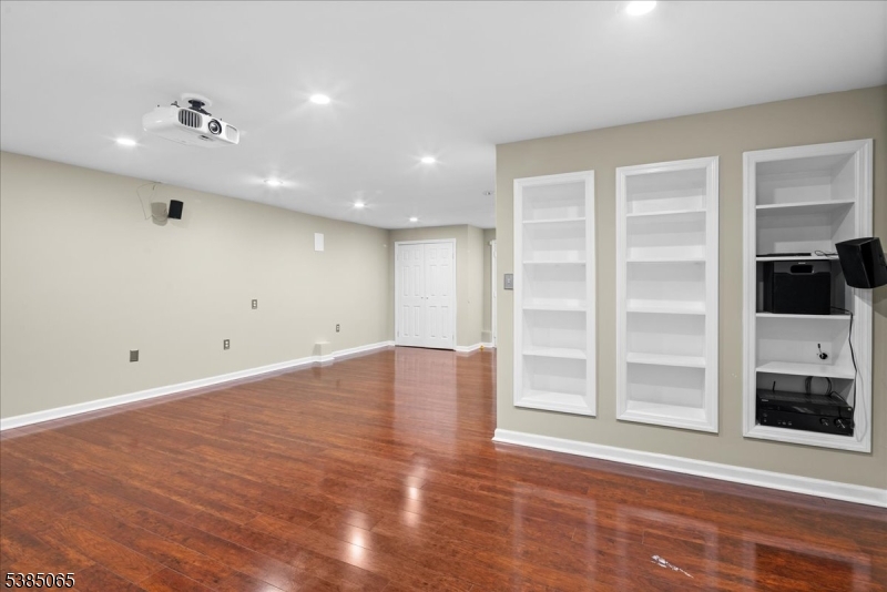 Montgomery Hills - Residential