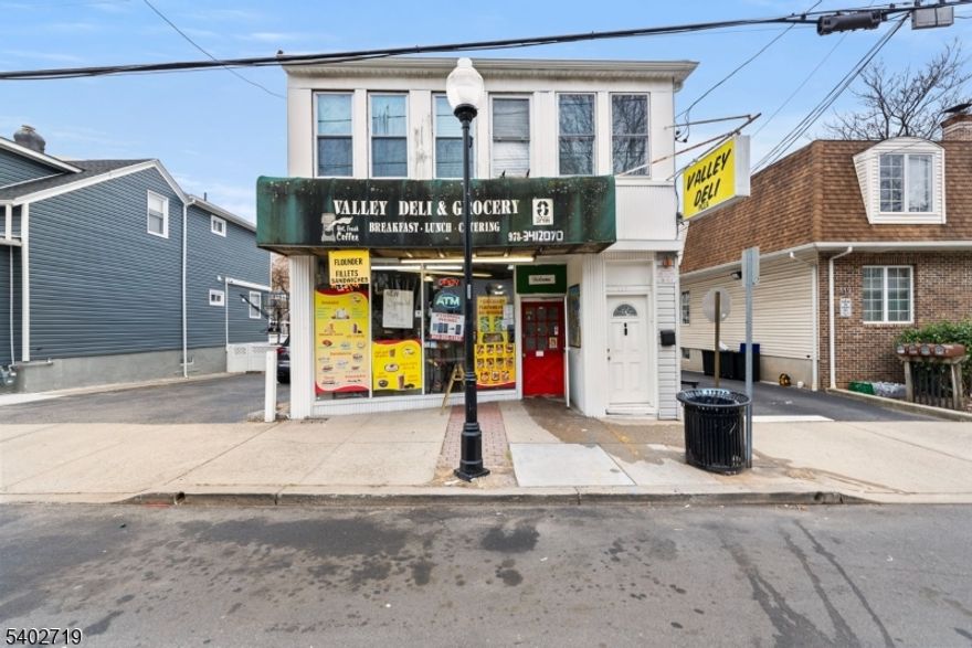 Rare opportunity to lease an established deli in a high-traffic corridor with excellent exposure. Located near schools, a hospital, and dense residential areas, providing steady daily business. Turnkey space with strong growth potential.