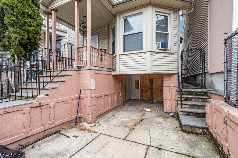 219 N 6Th St