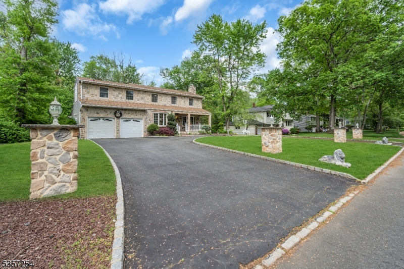 30 Robbins Ave