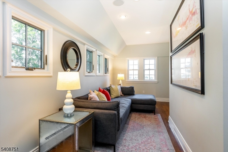 WAYLAND - Residential