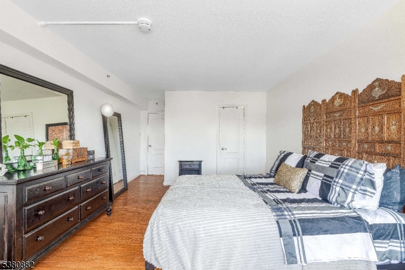 East Orange City, New Jersey 07017, United States, 1 Bedroom Bedrooms, ,1 BathroomBathrooms,Residential,Active,207708