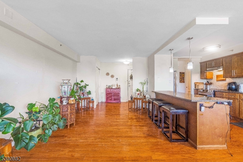 East Orange City, New Jersey 07017, United States, 1 Bedroom Bedrooms, ,1 BathroomBathrooms,Residential,Active,207708