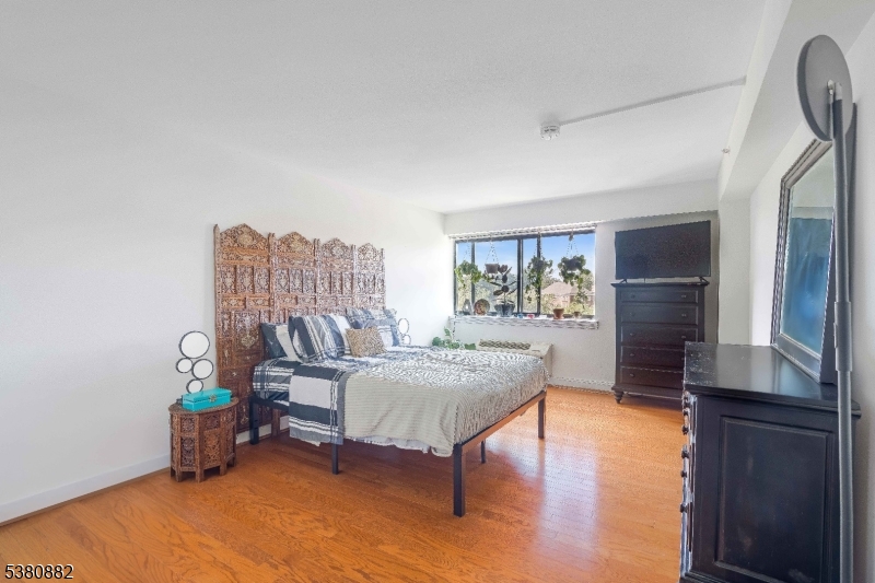 East Orange City, New Jersey 07017, United States, 1 Bedroom Bedrooms, ,1 BathroomBathrooms,Residential,Active,207708