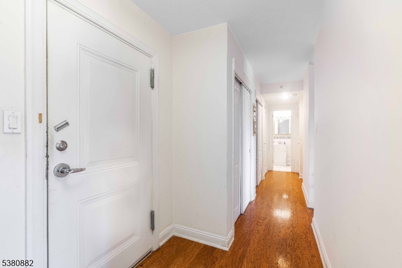 East Orange City, New Jersey 07017, United States, 1 Bedroom Bedrooms, ,1 BathroomBathrooms,Residential,Active,207708