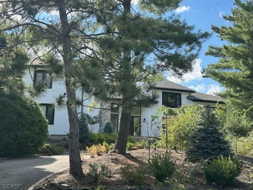 Upper Rainbow Ridge Large 5 Bed 5.1 Bath Updated Contemporary on over .5 Acre property.