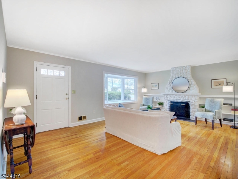 14 Magnolia Dr