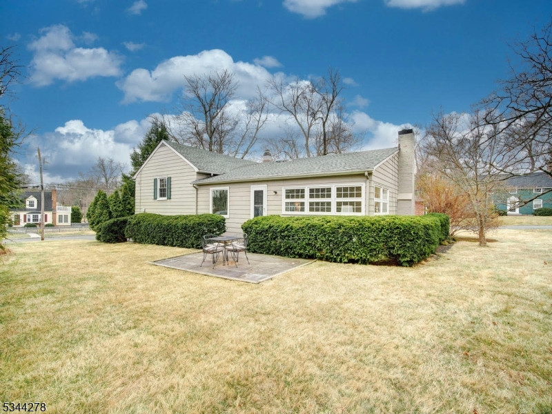 14 Magnolia Dr