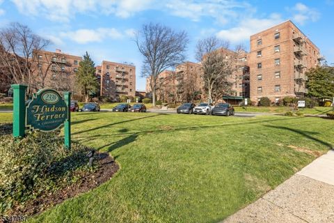 2339 Hudson Terrace Unit D1, Fort Lee Boro, NJ 07024 - MLS#: 3953446