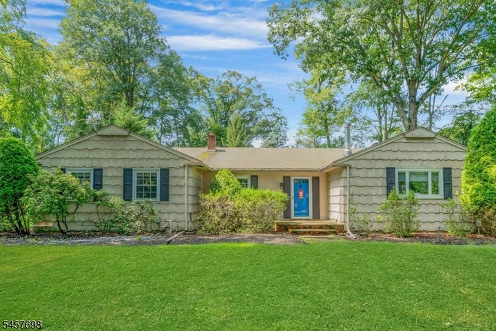 Photo 1 of 42 — 27 Stone Fence Rd, Allendale Boro, NJ 07401