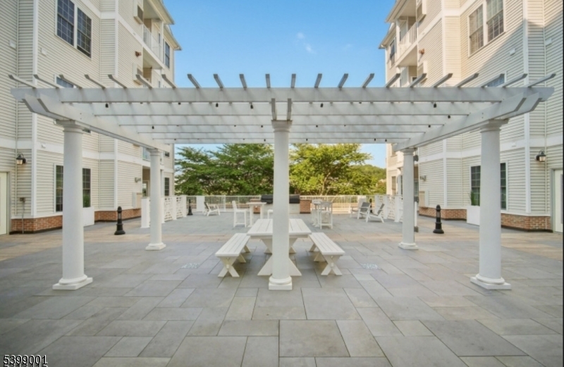 The Grande at Riverdale - Residential