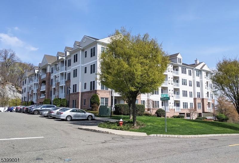 The Grande at Riverdale - Residential