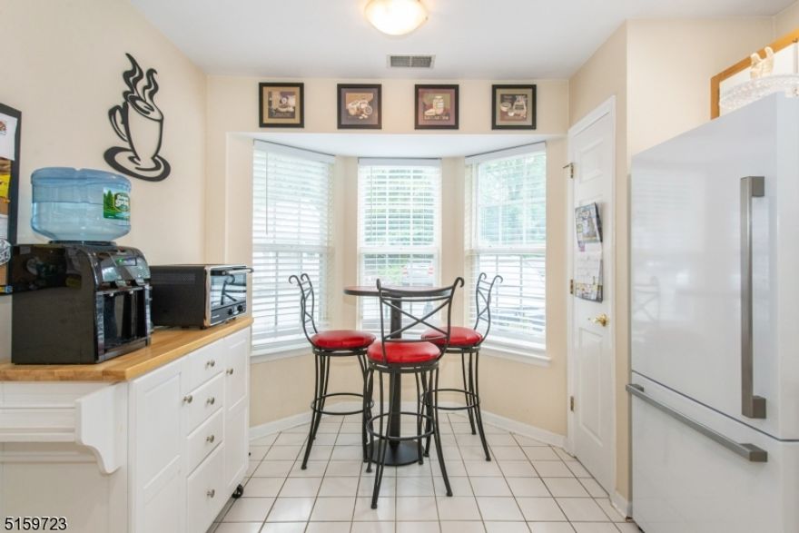 Love to Golf? Enjoy a morning amble to get physically and mentally ready for the day or decompress after a long day? Welcome to The Glens - where community matters! Amazing Grenville unit is now available, offering 2 bedrooms - 2.5 bath end unit boasting sweet eat-in kitchen with breakfast area, den or office, powder room, dining room, living room with gas fireplace plus door to patio area facing the woods [get ready to BBQ all year long]. Features and benefits include TV in living rm, washer & dryer, gas FHA, central air, master bedroom with vaulted ceilings, walk-in closet and master bathroom in addition to the second bedroom with full bath and closet. Close to downtown center for quaint shops and eateries - just minutes to major highways - join the local swim lake PV Park for a nomimal fee. SWEET as APPLIE PIE!!