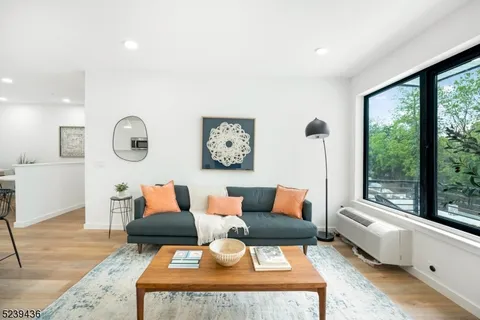 MLS: 3963143
