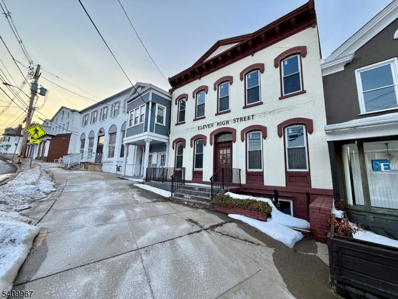 IN TOWN - Commercial Sale