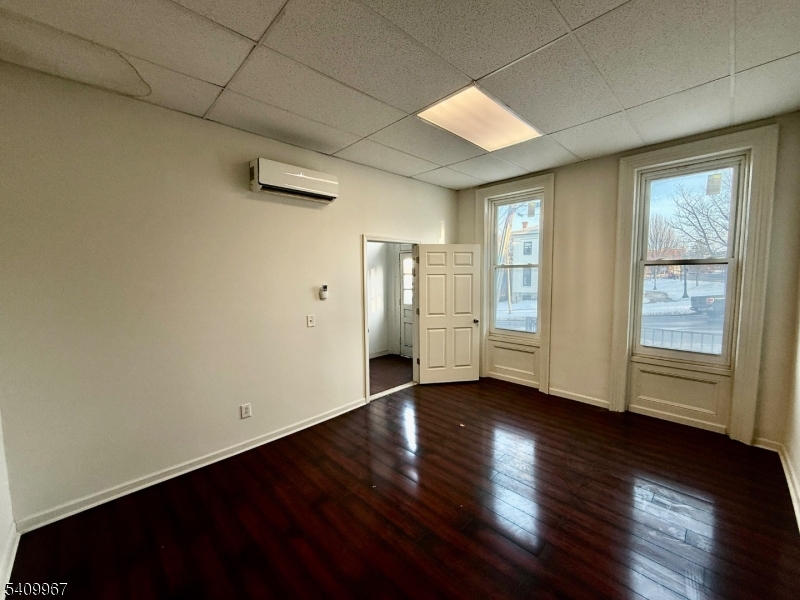 IN TOWN - Commercial Sale