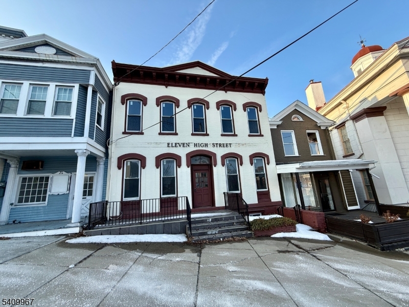 IN TOWN - Commercial Sale