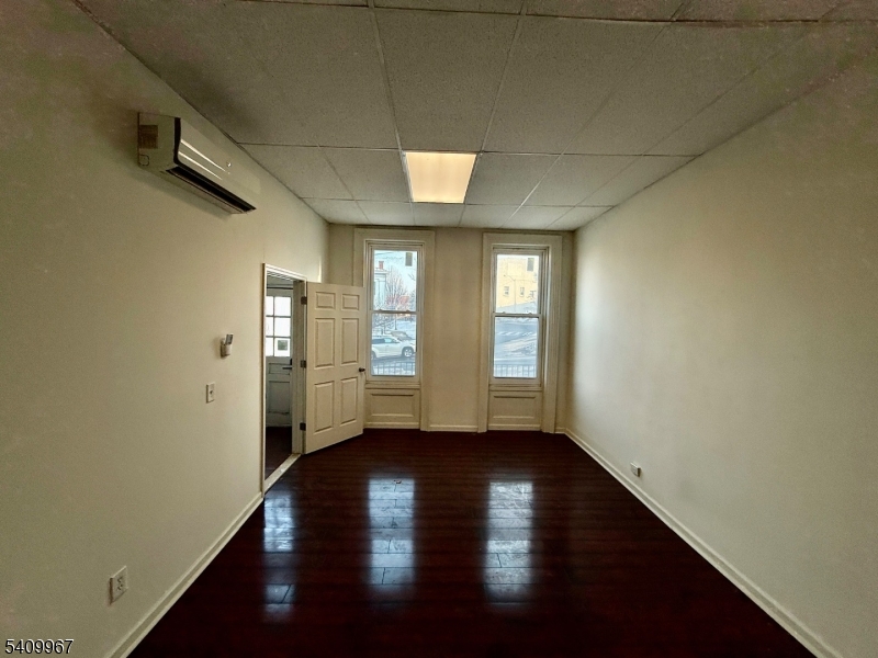 IN TOWN - Commercial Sale