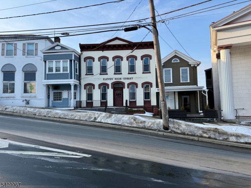 IN TOWN - Commercial Sale